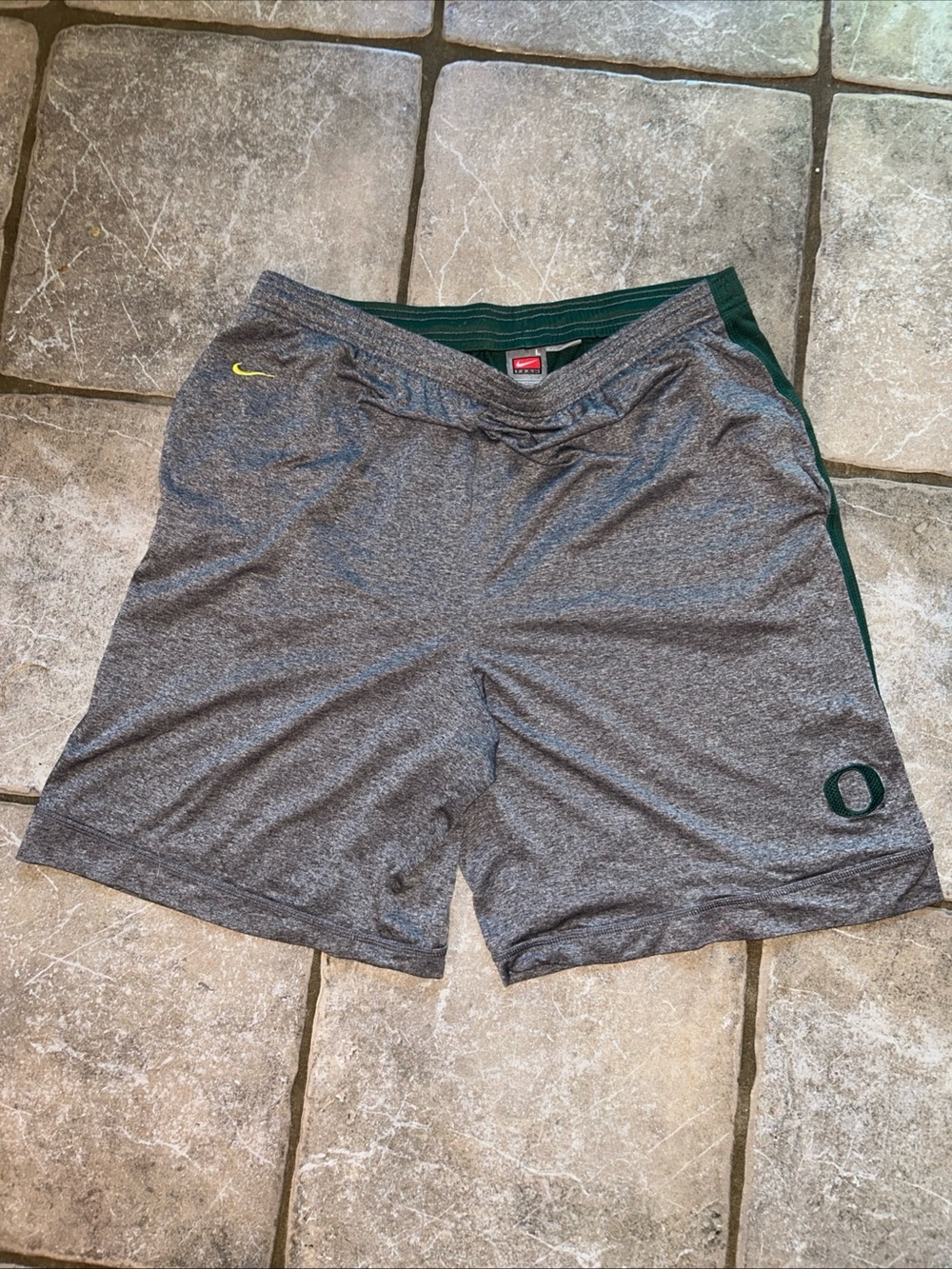 Vintage Nike Fit Dry Team Authentic Oregon Ducks Men Men’s Gym Shorts Gray/Green